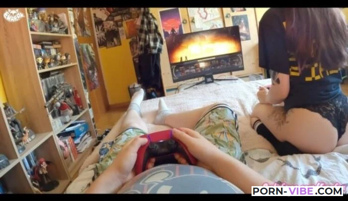 Enafox - Gamer Girl loses bet to best friend [OnlyFans.com] FullHD 1080p