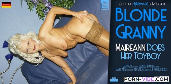 Blonde granny MaireAnn gets fucked by her toyboy on the couch [Mature.nl] SD