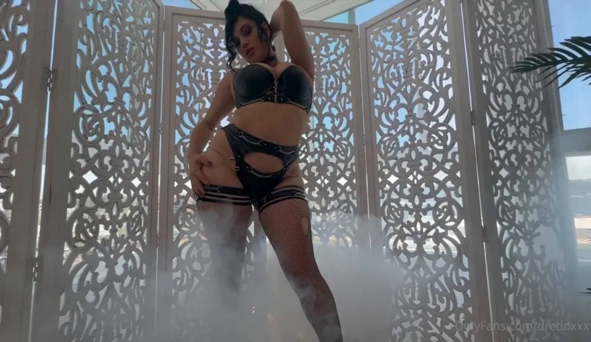 Round 3: Mona Azar's Bubbly Butt Meets Dredd's Red-hot Rough Actions HD 720p - porn video at PornVibe.com